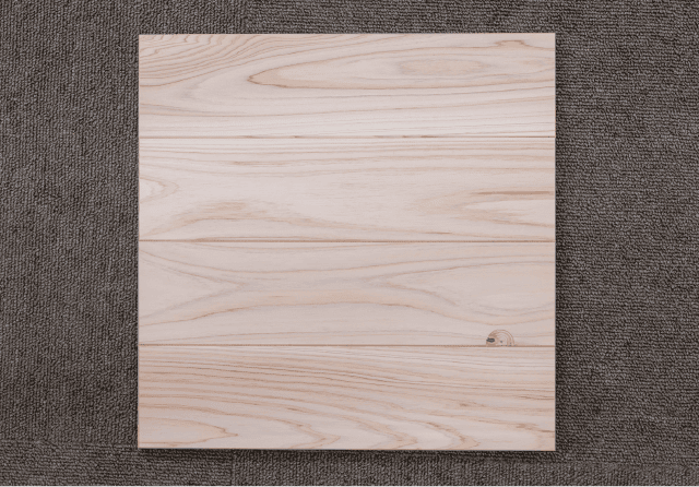 無垢材の屋内用フローリングの表面の写真